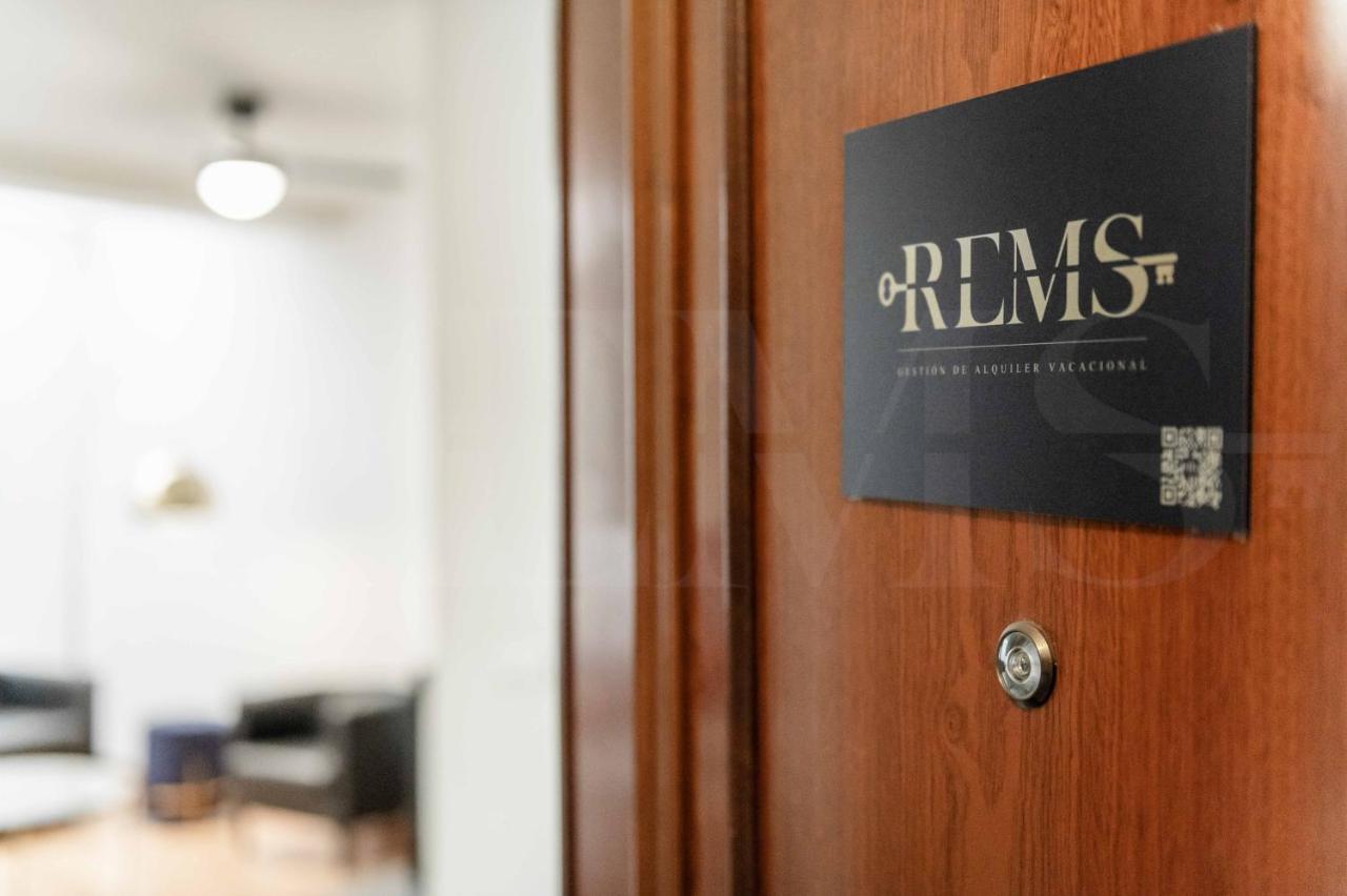 Modern Gem In Heart Of Malaga, Near Sights Rems Apartment ภายนอก รูปภาพ